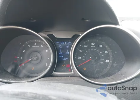 2016 Hyundai Veloster Base (M6) z USA, uszkodzony, nr VIN KMHTC6AD4GU303242